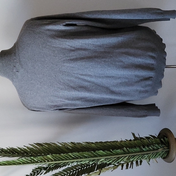 APT. 9 gray long sleeve full zip knit sweater with ribbed accents - Picture 2 of 13